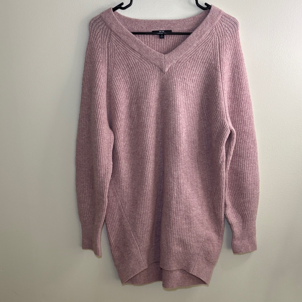 Uniqlo Soft Pink V-Neck Sweater - Picture 4 of 9